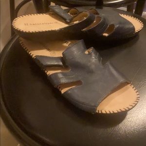 Barely worn Naturalizer Navy leather sandals